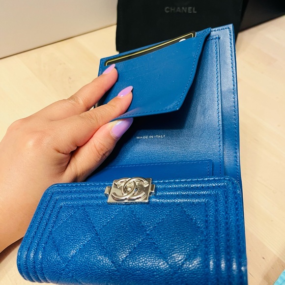 CHANEL Caviar Quilted Small Boy Flap Wallet - Picture 3 of 9